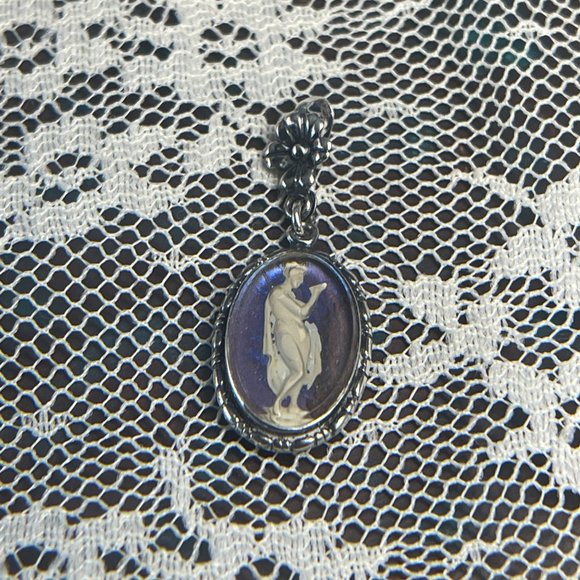 Vintage Morpho Butterfly Wing Pendant with Greek or Roman Woman - Picture 7 of 7